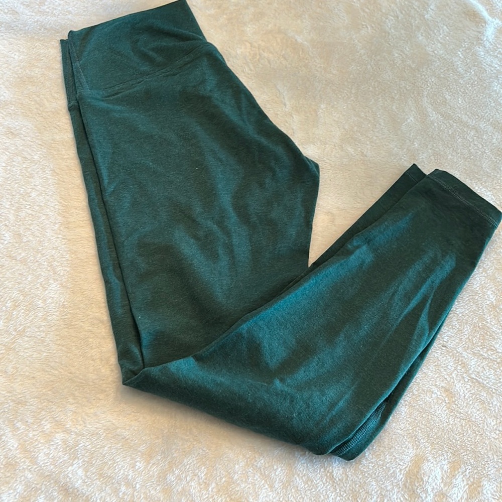 Old Navy Active Dry Leggings size M.